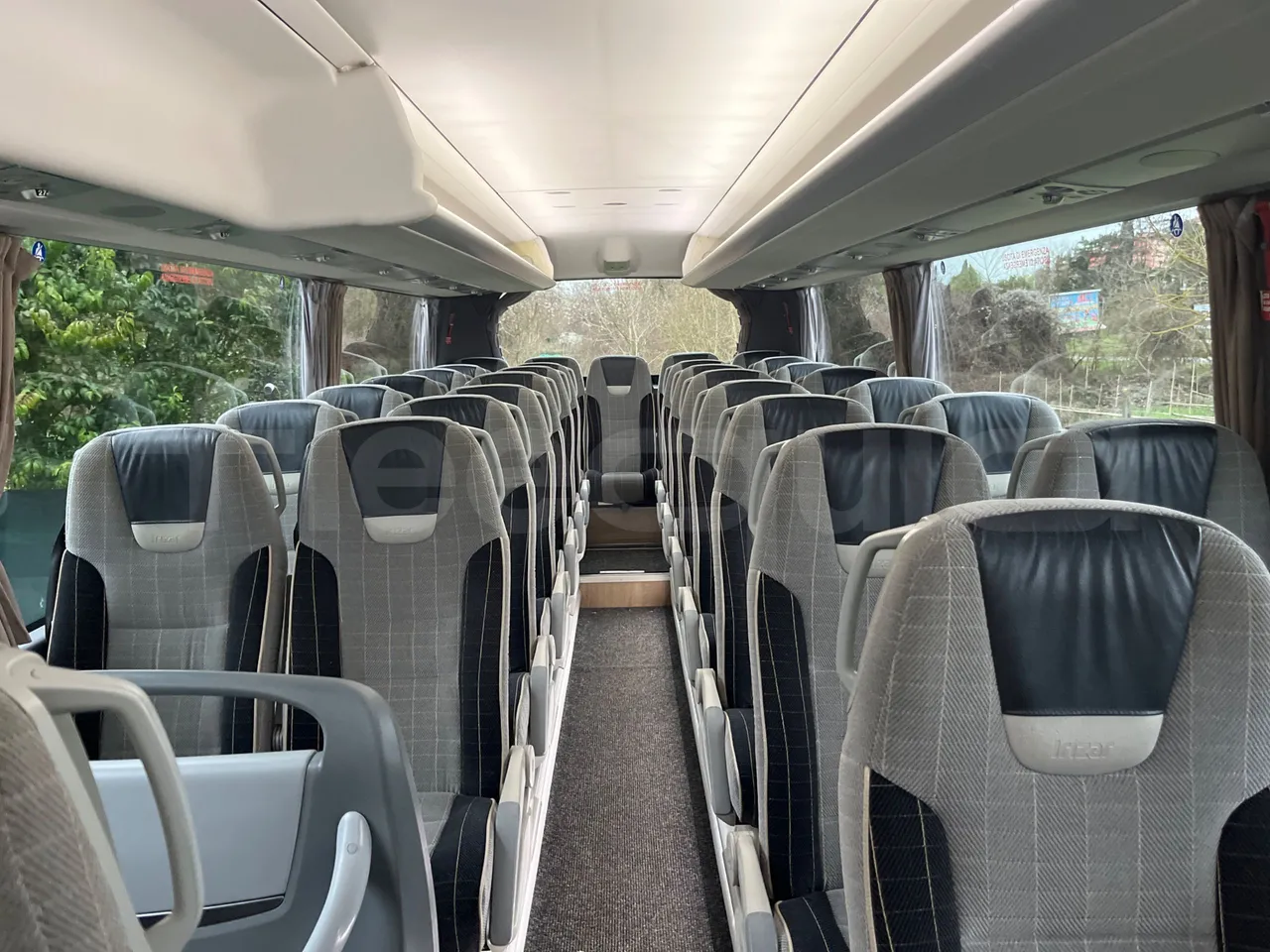 Irizar i6   12.37 - Euro6 - 320kW - 12.200mt - reverse view middle aisle