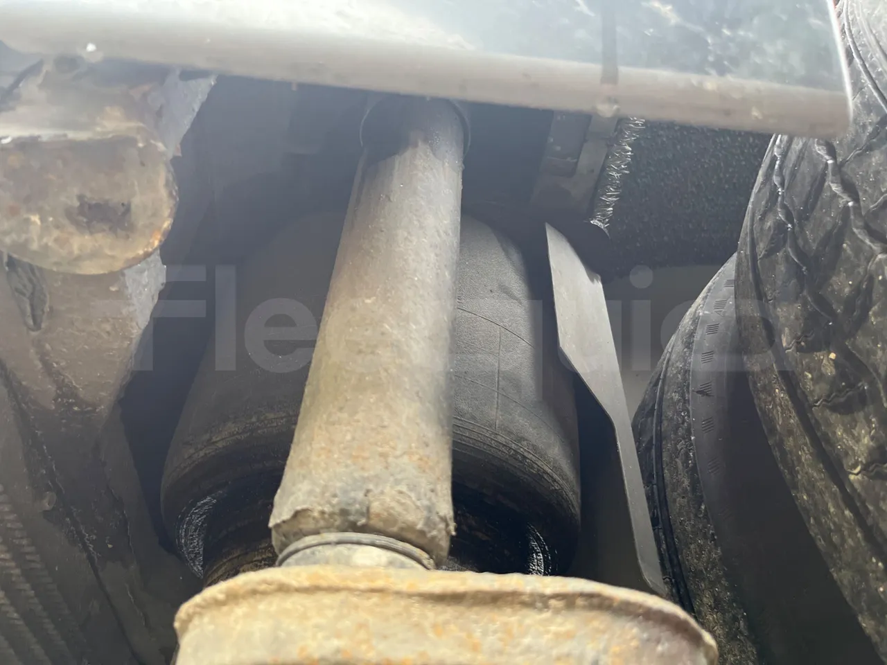 Irizar i6   12.37 - Euro6 - 320kW - 12.200mt - axle 2 shock absorbers 2 left