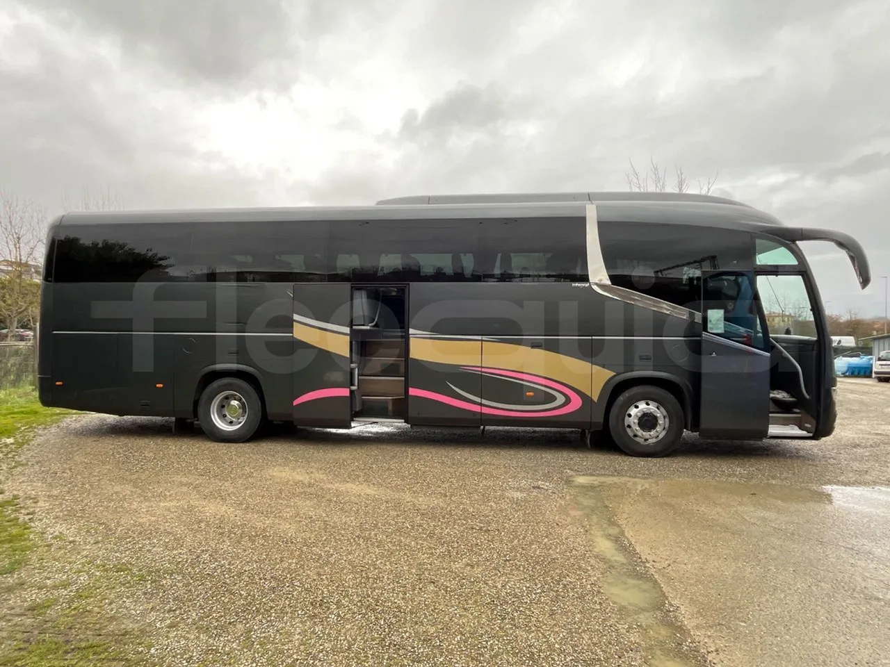 Irizar i6   12.37 - Euro6 - 320kW - 12.200mt - right side doors open