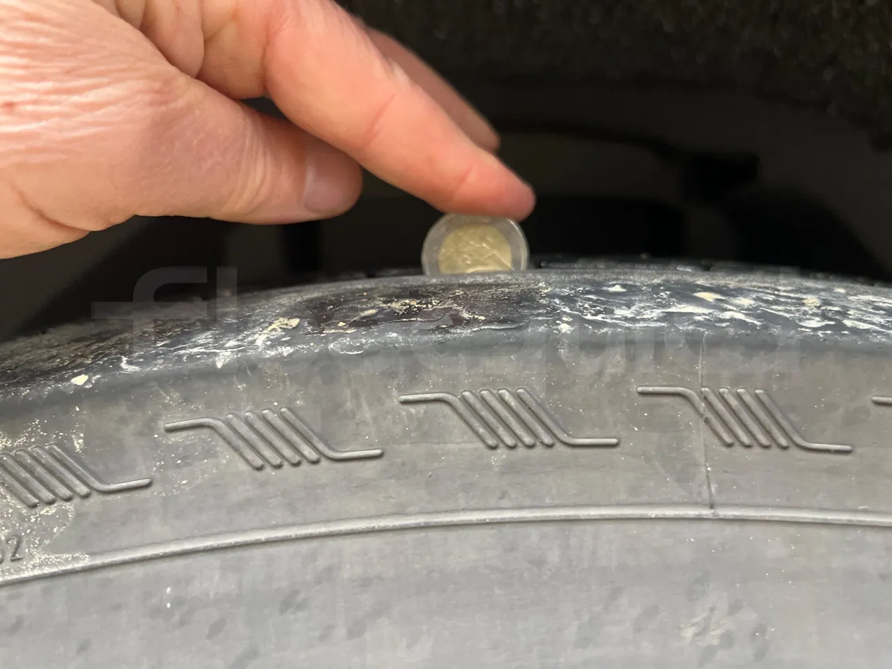 Irizar i6   12.37 - Euro6 - 320kW - 12.200mt - rear left tire photo