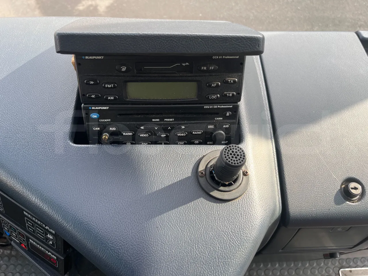 Neoplan Starliner N516SHD - EUR3 - 338kW - 12m - hostes microphone accessories photo