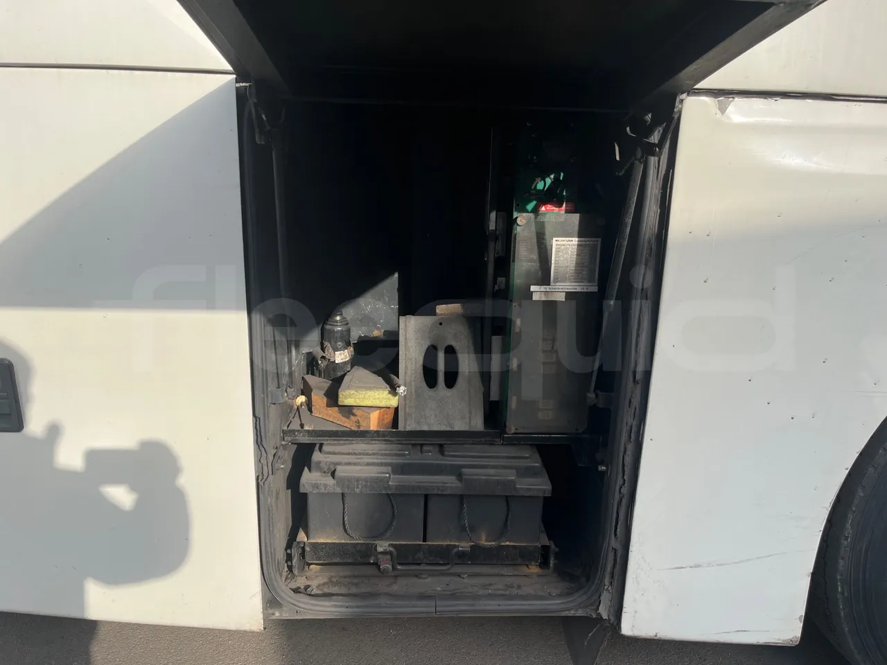 Neoplan Starliner N516SHD - EUR3 - 338kW - 12m - external compartments photo