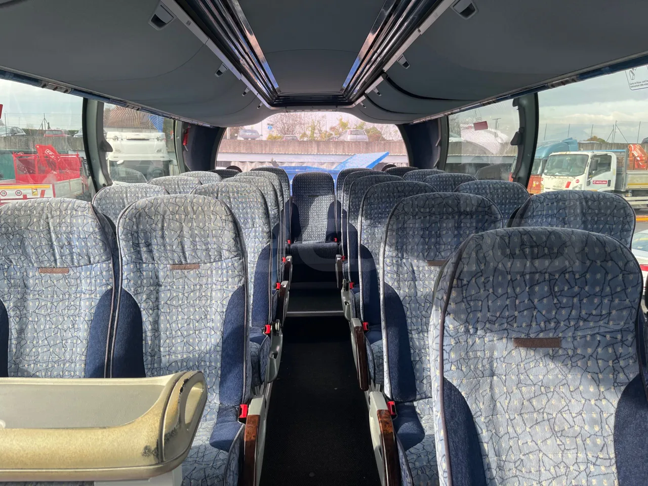 Neoplan Starliner N516SHD - EUR3 - 338kW - 12m - reverse view middle aisle