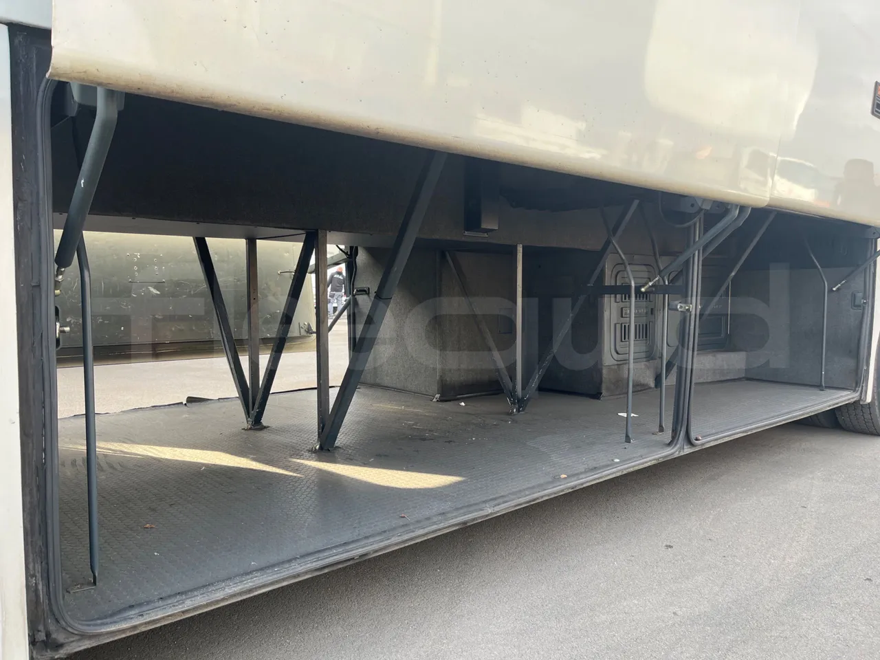 Neoplan Starliner N516SHD - EUR3 - 338kW - 12m - internal frame rust check