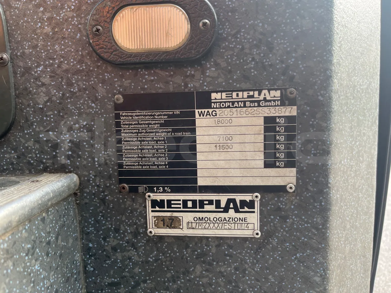 Neoplan Starliner N516SHD - EUR3 - 338kW - 12m - vehicle plate photo