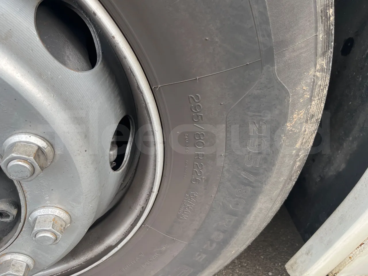 Neoplan Starliner N516SHD - EUR3 - 338kW - 12m - front left tire measurements