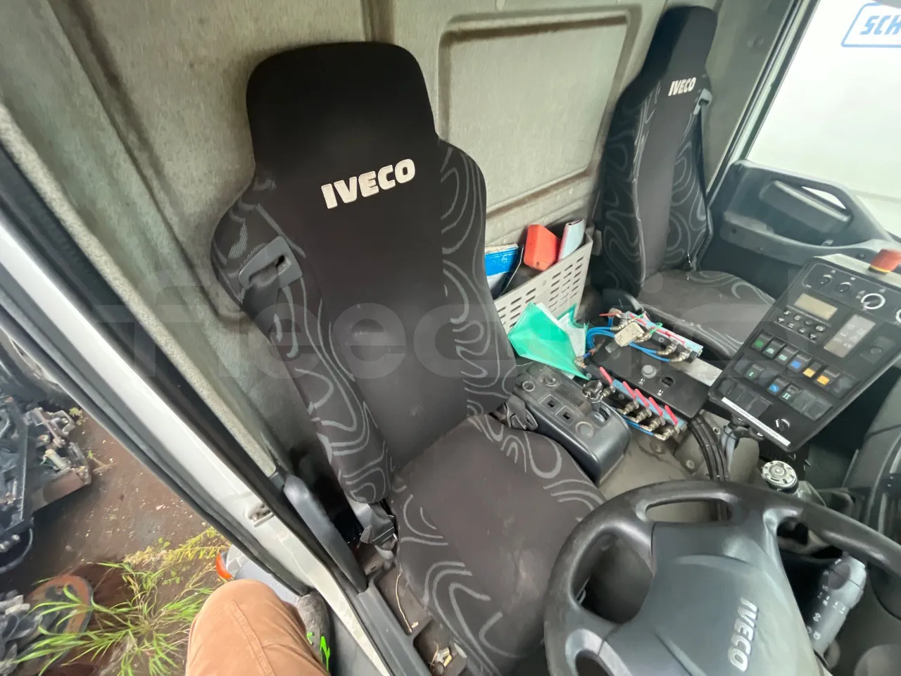 Iveco Faun Viatek 160/150 E4 SK600 - Euro5- 160kW - 6.917mt - driver's seat photo