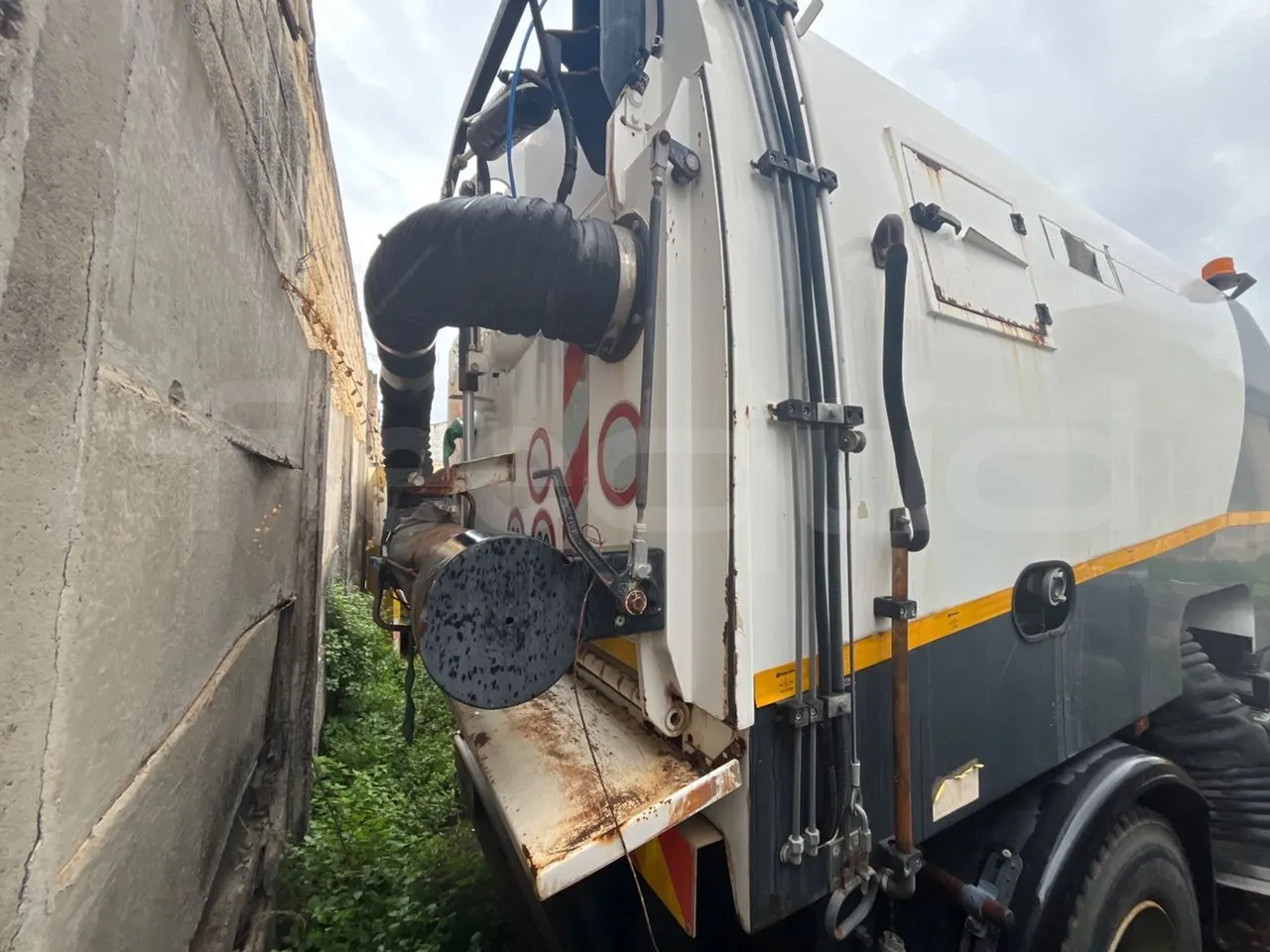 Iveco Faun Viatek 160/150 E4 SK600 - Euro5- 160kW - 6.917mt - rear hatch closed