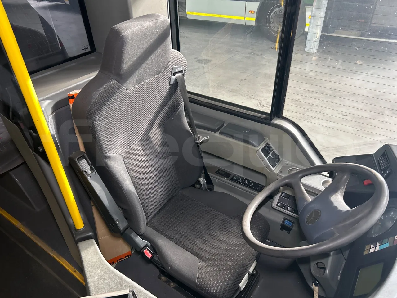 Mercedes-Benz Citaro O 530 LE - Euro5 - 220kW - 13.057mt - driver's seat photo