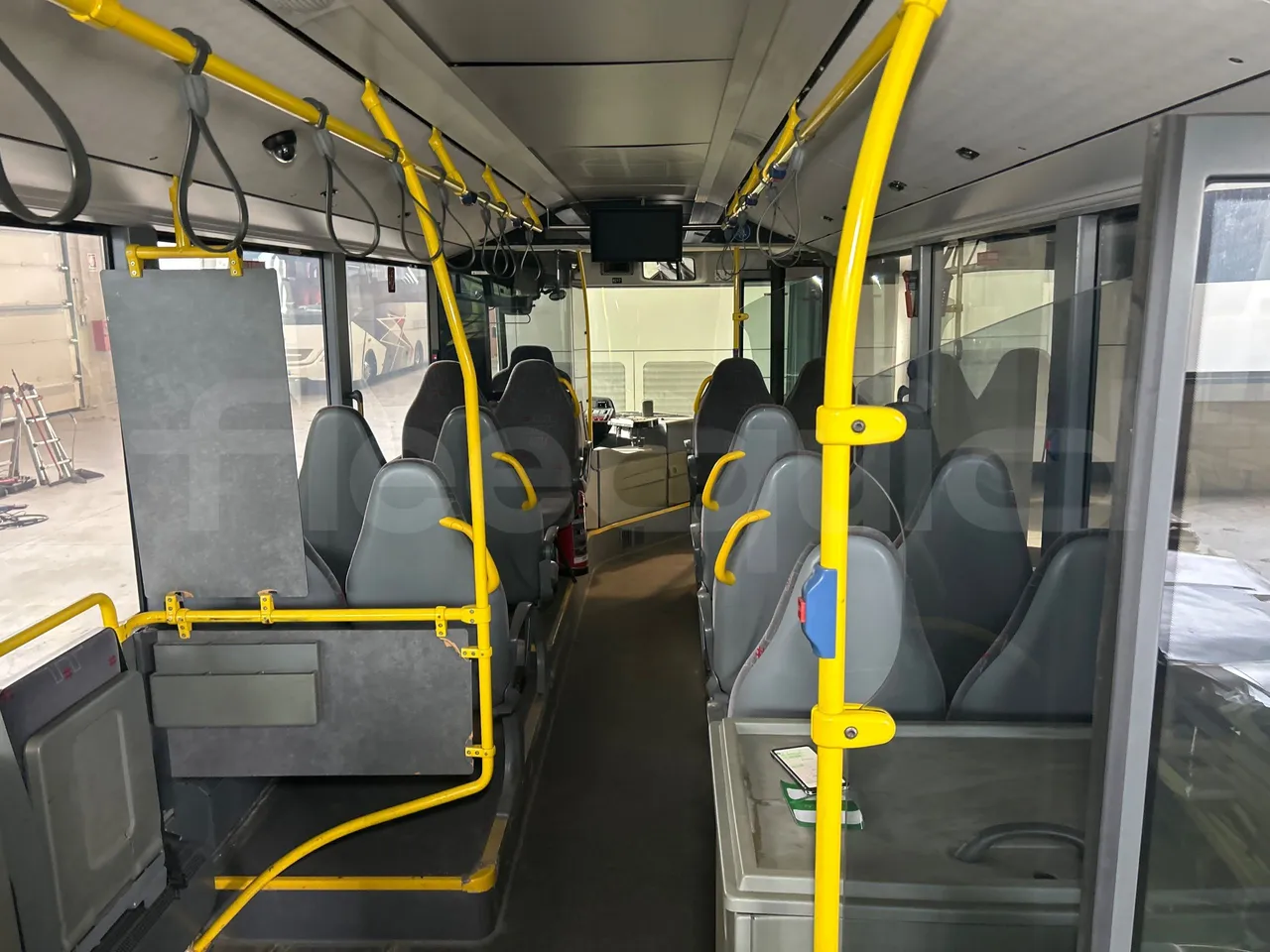 Mercedes-Benz Citaro O 530 LE - Euro5 - 220kW - 13.057mt - forward view middle aisle