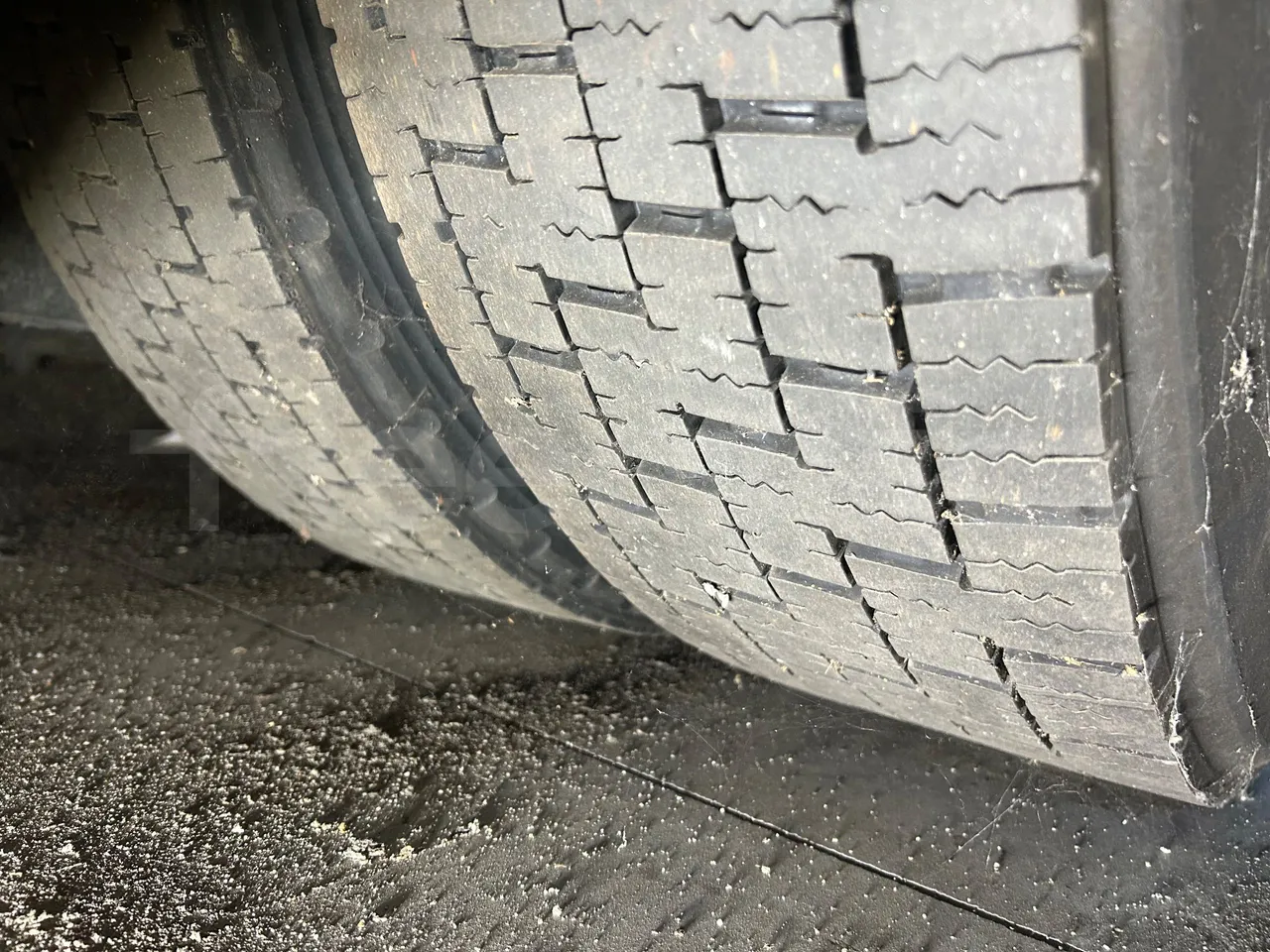 Mercedes-Benz Citaro O 530 LE - Euro5 - 220kW - 13.057mt - tread condition second axle tires right