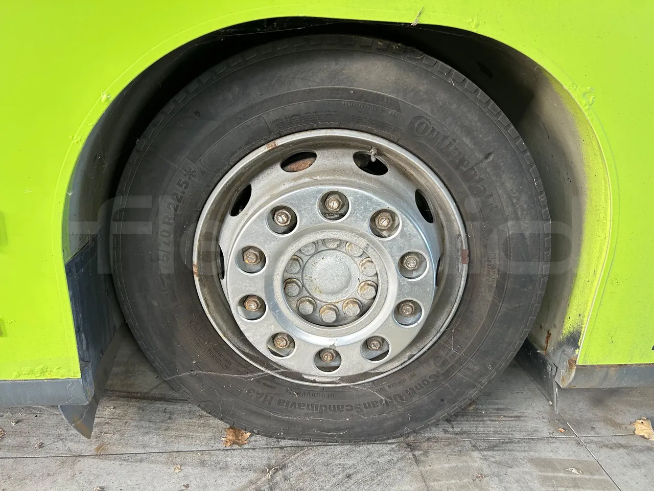 Mercedes-Benz Citaro O 530 LE - Euro5 - 220kW - 13.057mt - front left tire measurements