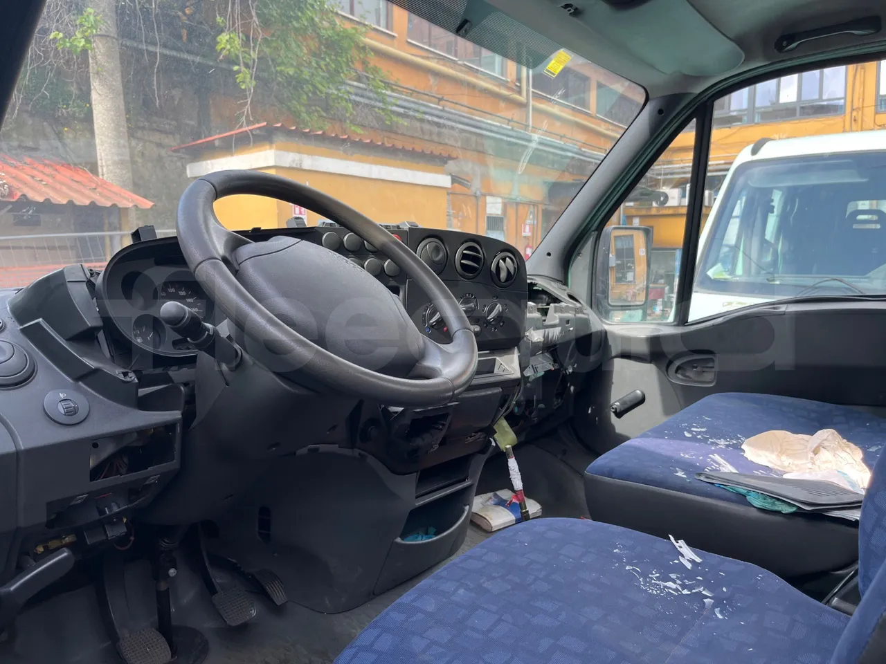 Iveco Bontempi 35C9A/ Euro 3 - 66.10 Kw - 6,248 Mt - buttons panels on (mandatory for bus to scrap)
