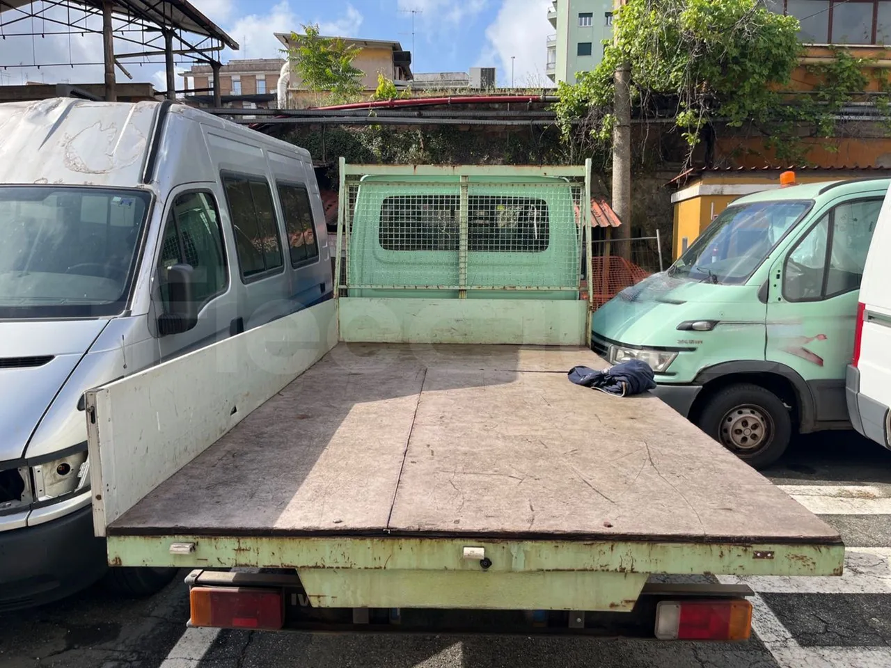 Iveco Bontempi 35C9A/ Euro 3 - 66.10 Kw - 6,248 Mt - rear hatch closed