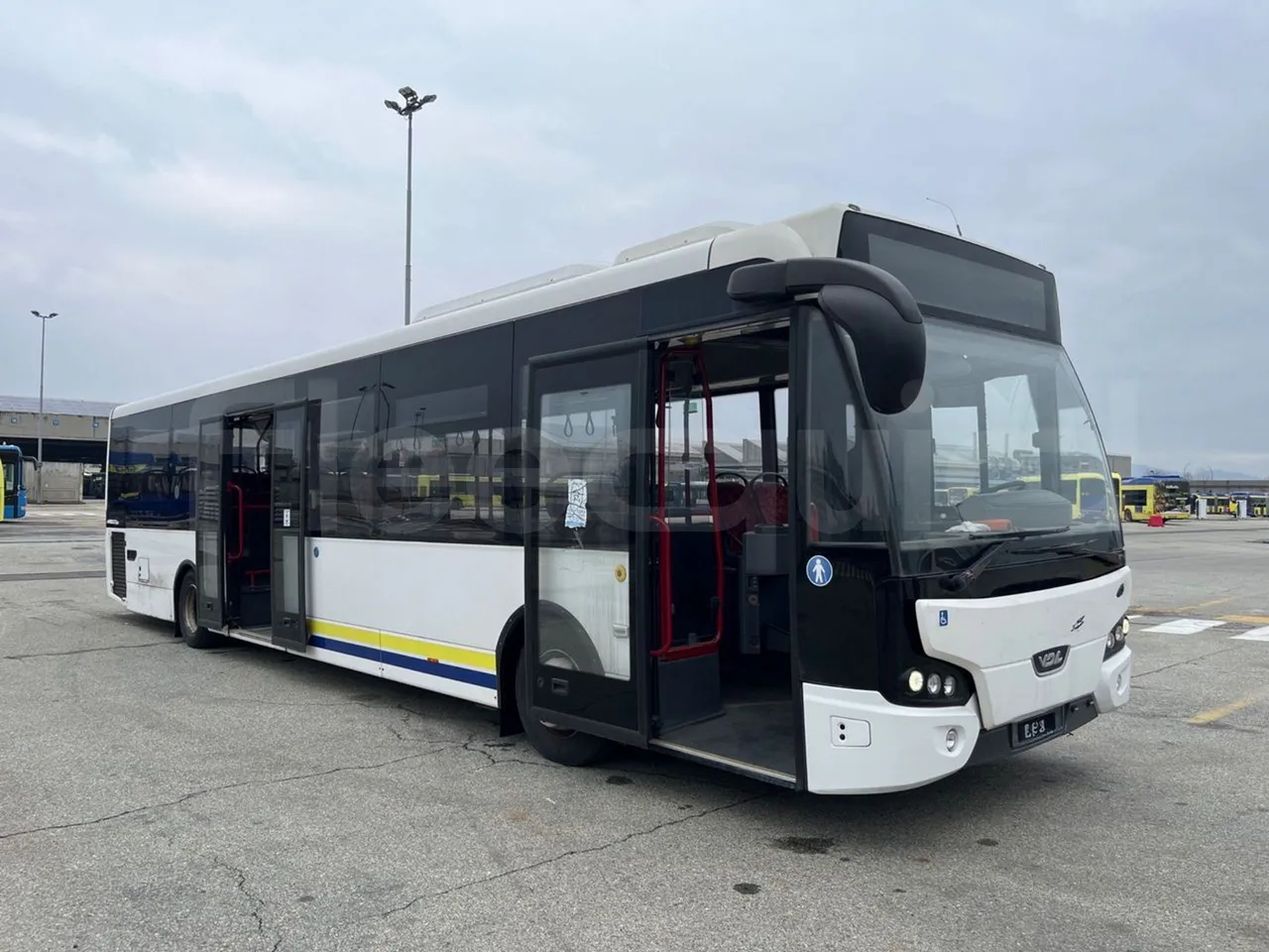 Vdl Citea LLE-120/255 405E1 - Euro6 - 182kW - 11.980mt - 3/4 right front doors open