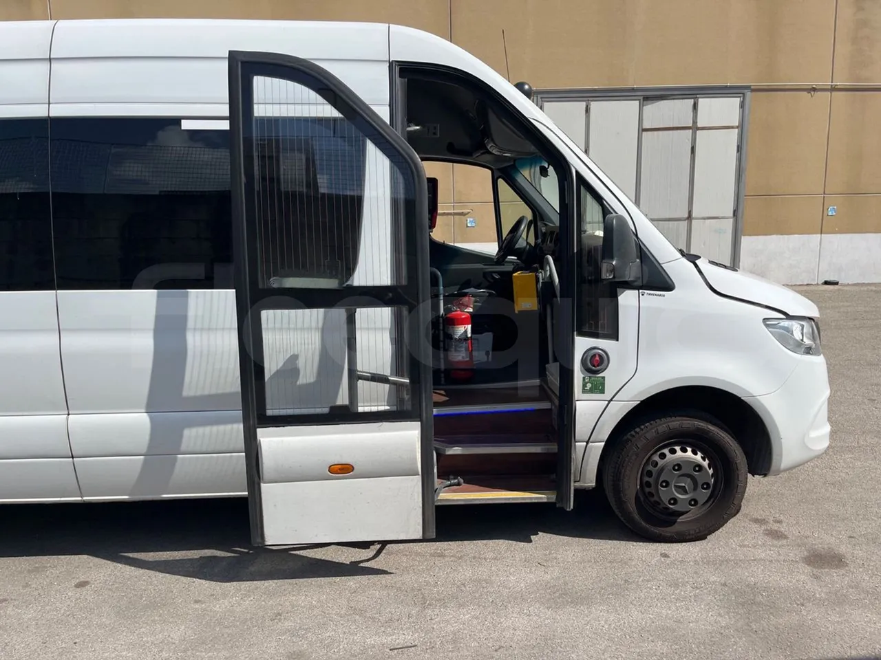 Mercedes-Benz Sprinter 518CDI/ Euro 6 - 120 Kw - 7,767Mt - front door 1 open