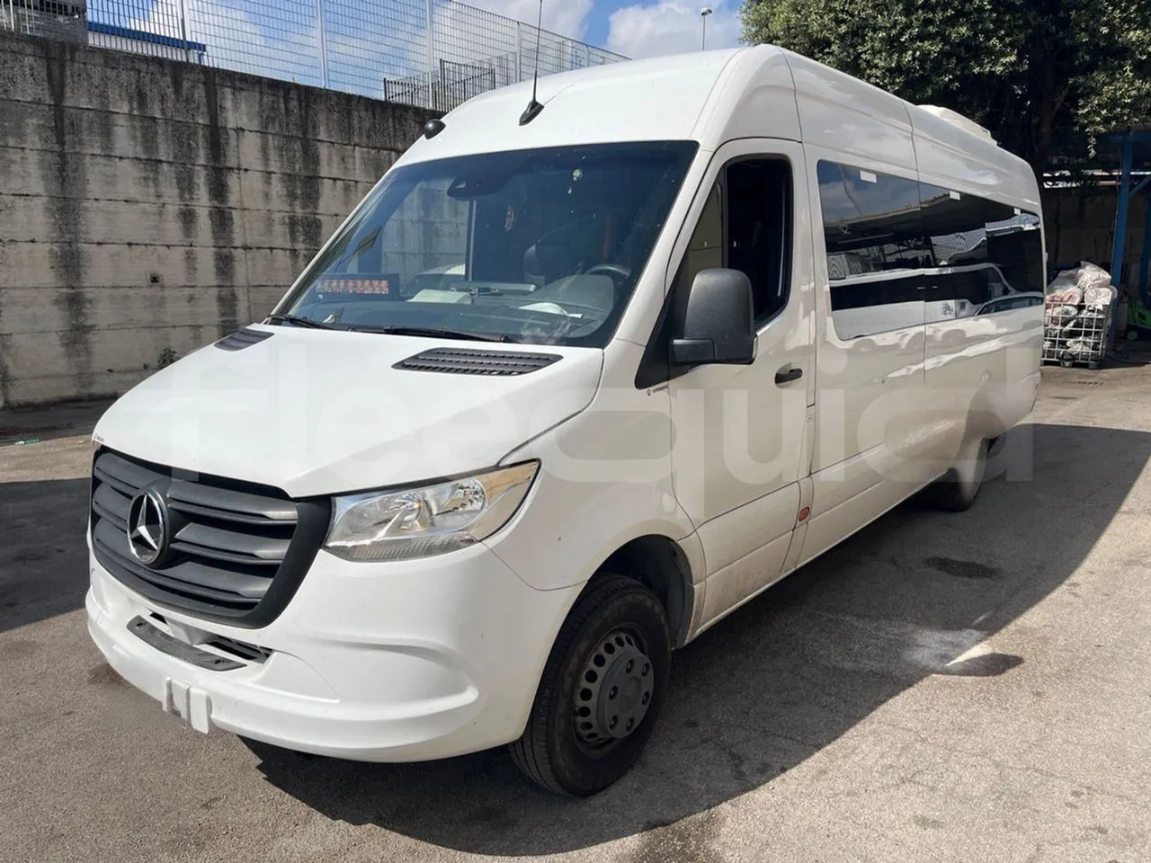 Mercedes-Benz Sprinter 518CDI/ Euro 6 - 120 Kw - 7,767Mt - 3/4 front left (mandatory for bus to scrap)
