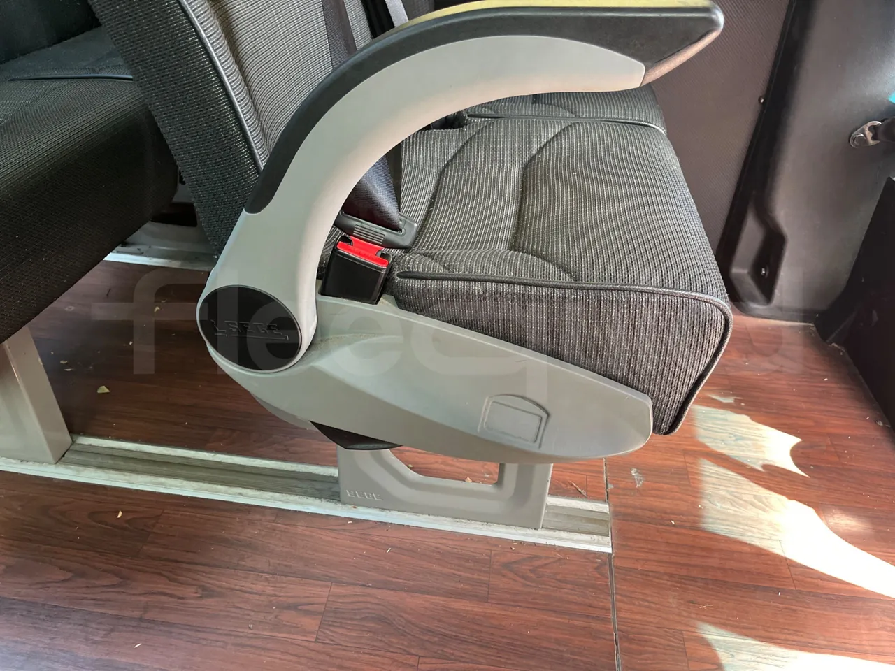 Mercedes-Benz Sprinter 518CDI/ Euro 6 - 120 Kw - 7,767Mt - armrest detail photo