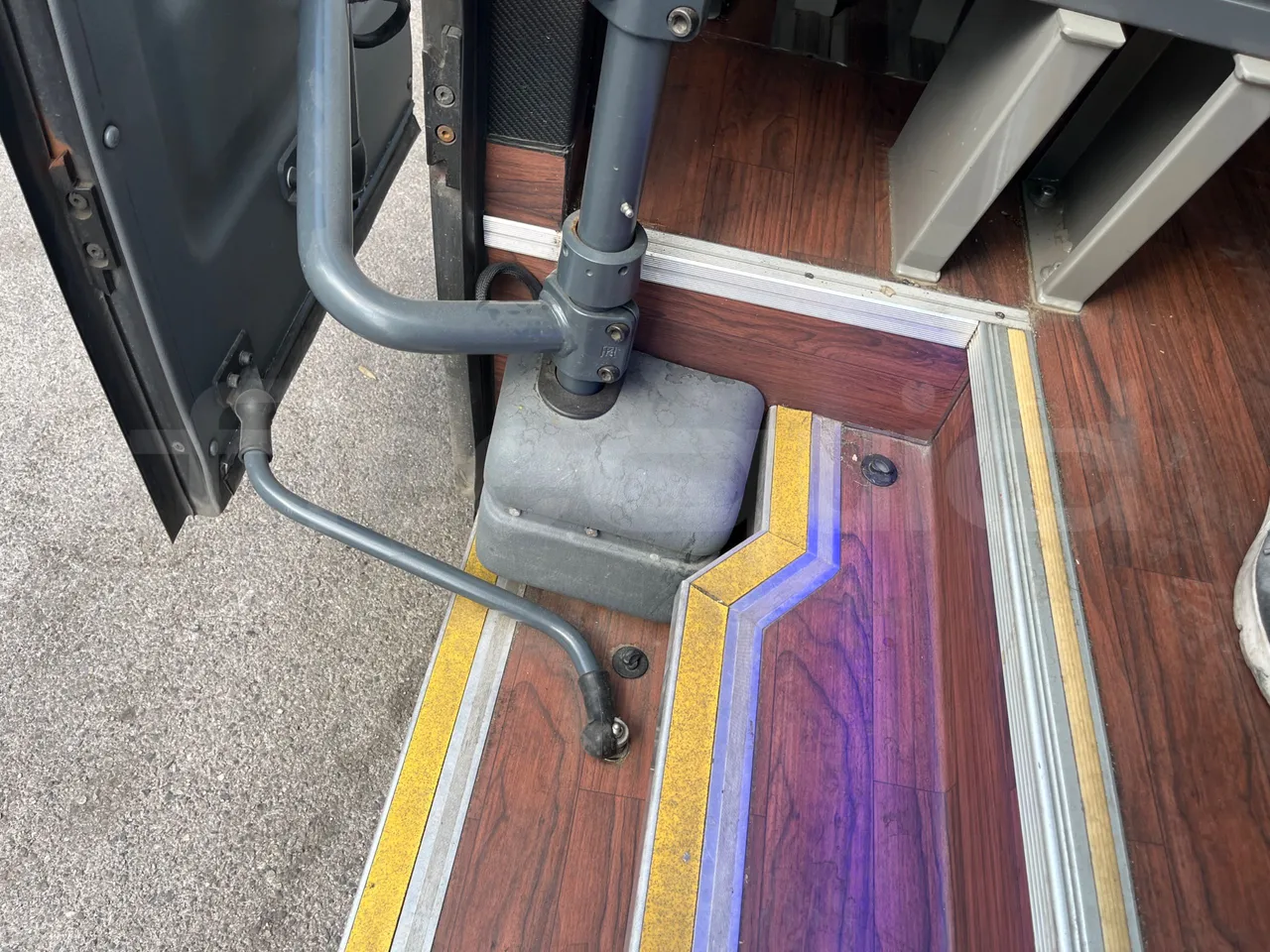 Mercedes-Benz Sprinter 518CDI/ Euro 6 - 120 Kw - 7,767Mt - door mechanism photo