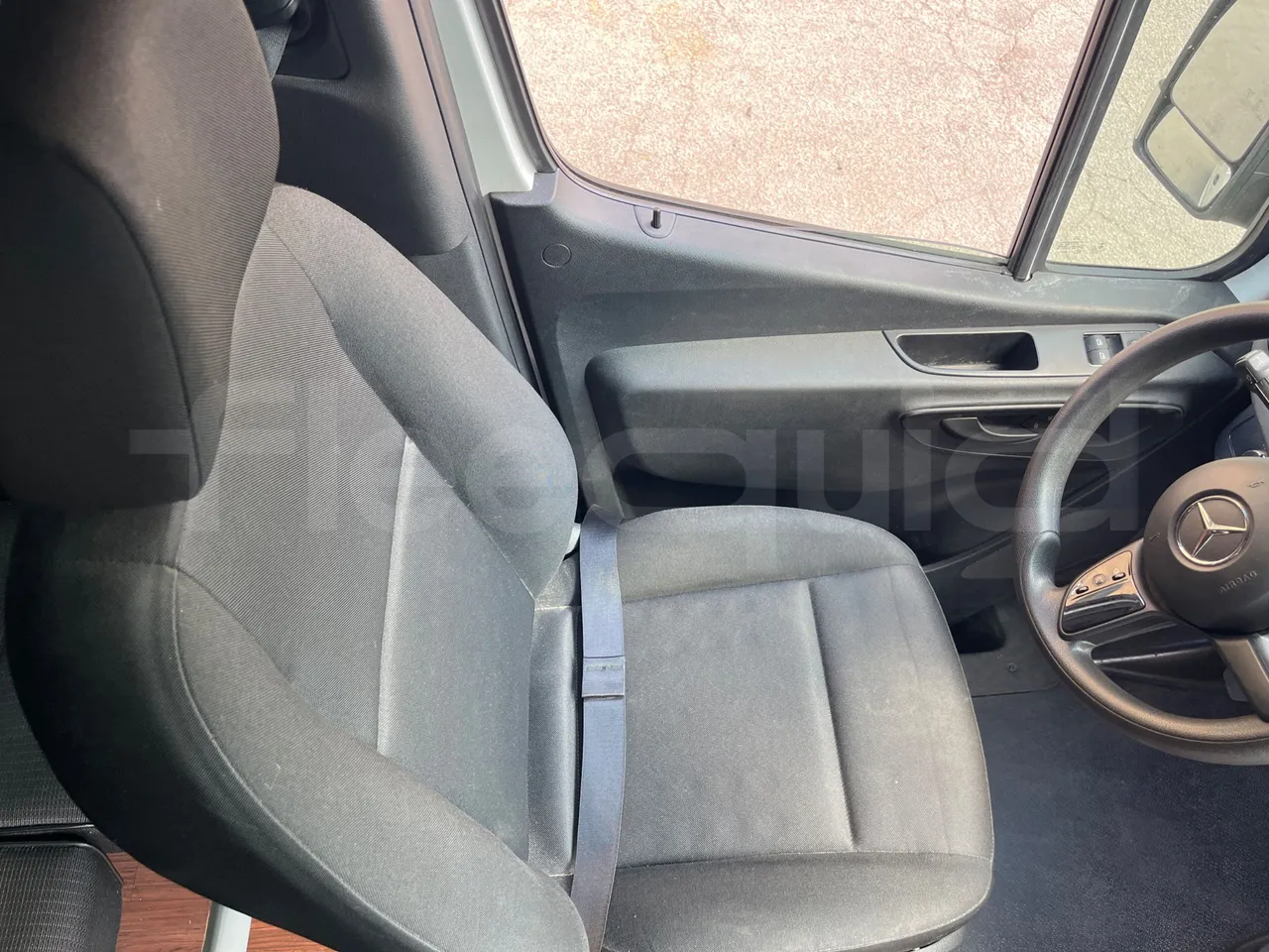 Mercedes-Benz Sprinter 518CDI/ Euro 6 - 120 Kw - 7,767Mt - driver's seat photo (mandatory for bus to scrap)