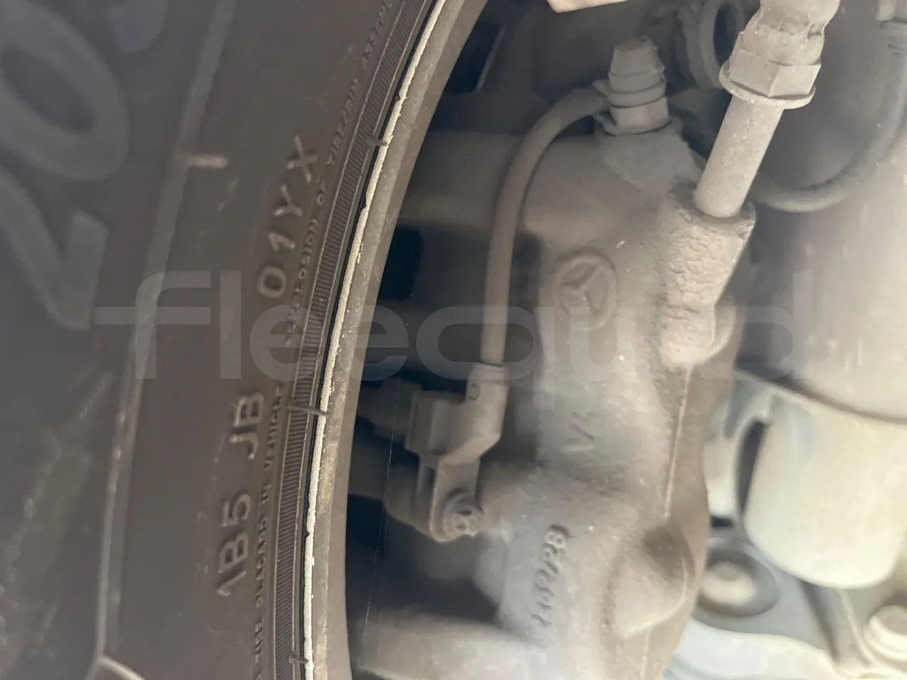 Mercedes-Benz Sprinter 518CDI/ Euro 6 - 120 Kw - 7,767Mt - front brake calipers left