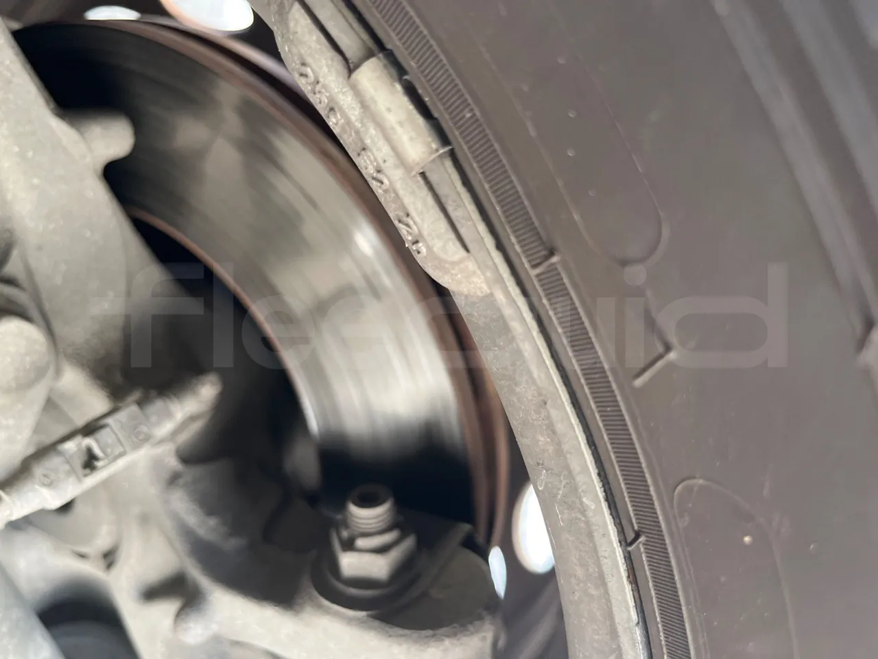 Mercedes-Benz Sprinter 518CDI/ Euro 6 - 120 Kw - 7,767Mt - front discs left