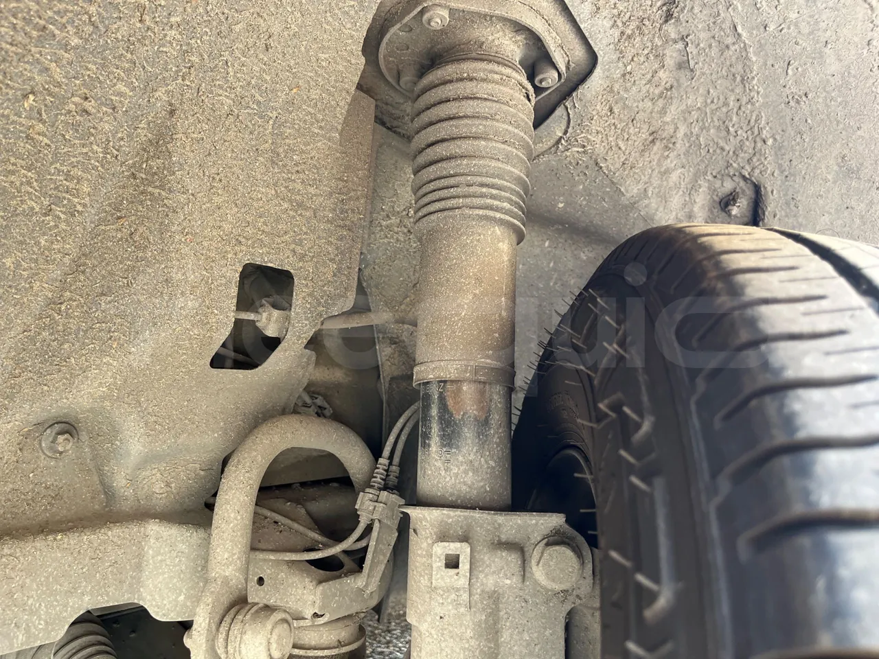 Mercedes-Benz Sprinter 518CDI/ Euro 6 - 120 Kw - 7,767Mt - front shock absorbers left