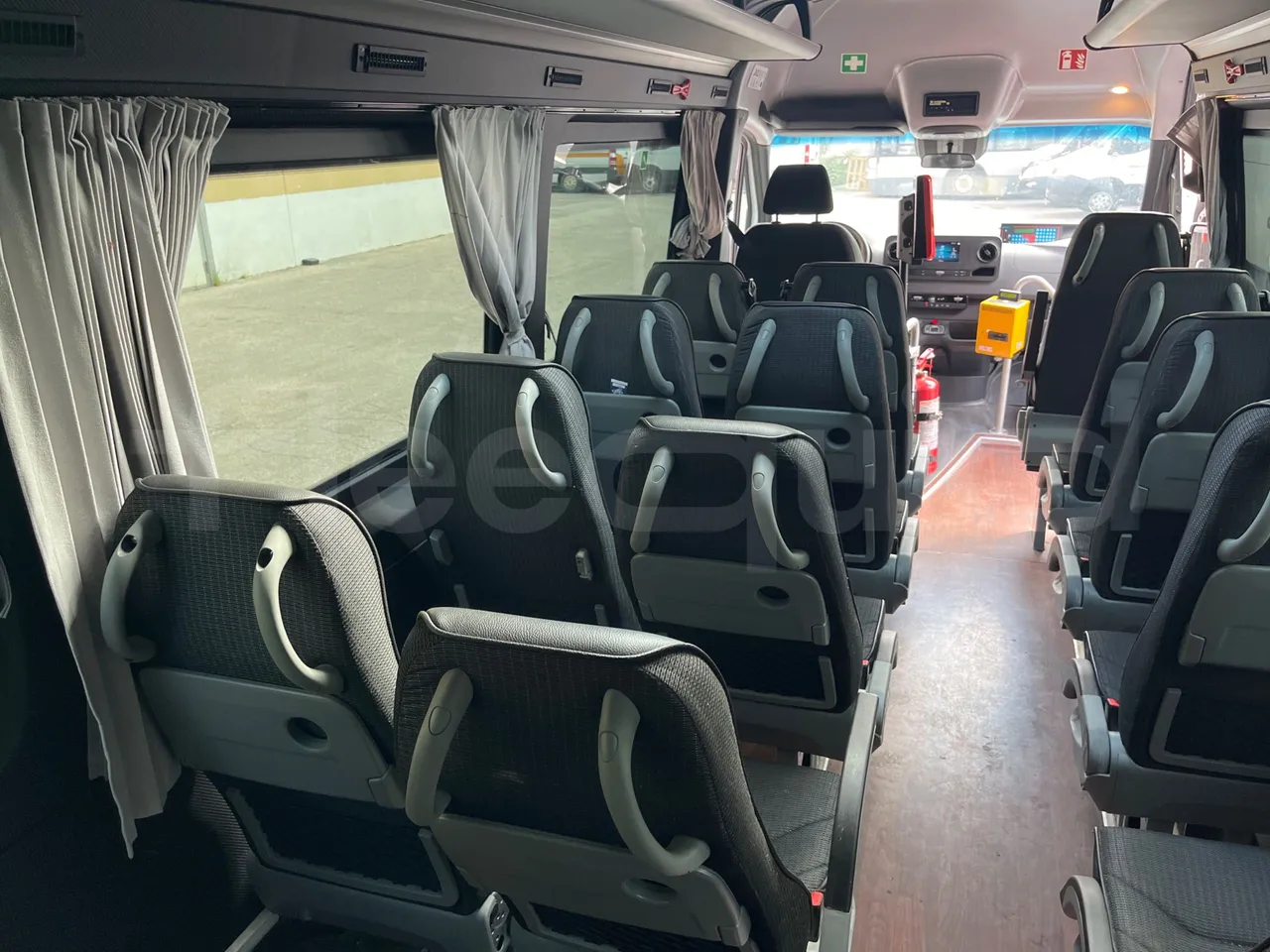Mercedes-Benz Sprinter 518CDI/ Euro 6 - 120 Kw - 7,767Mt - forward view middle aisle
