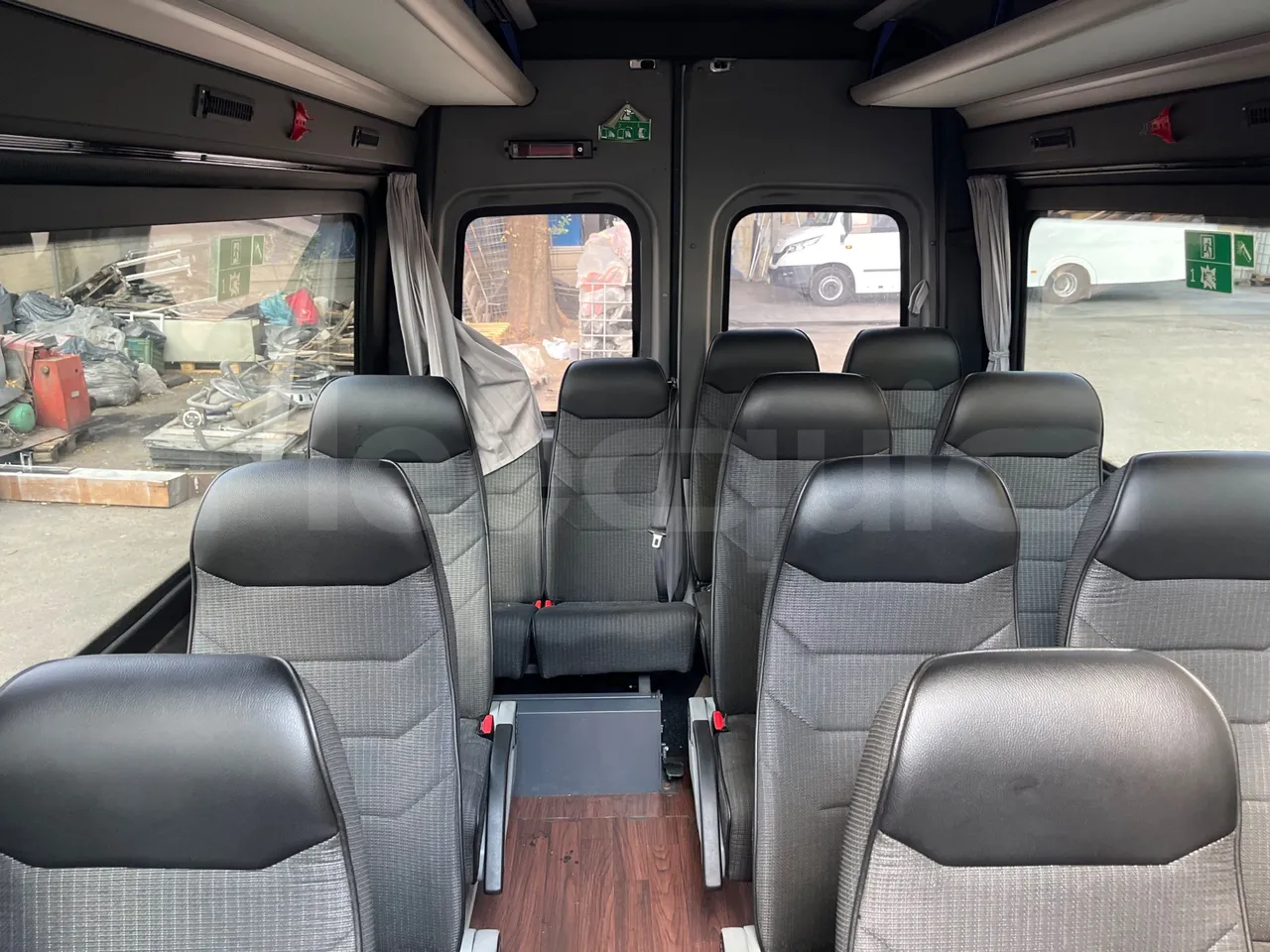 Mercedes-Benz Sprinter 518CDI/ Euro 6 - 120 Kw - 7,767Mt - reverse view middle aisle
