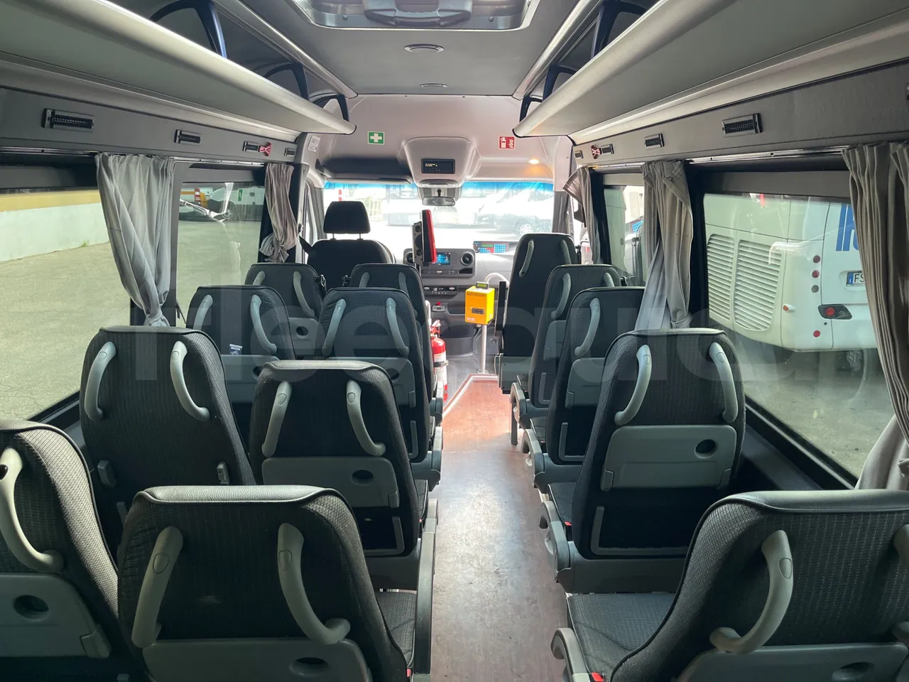 Mercedes-Benz Sprinter 518CDI/ Euro 6 - 120 Kw - 7,767Mt - forward view all seats last row height