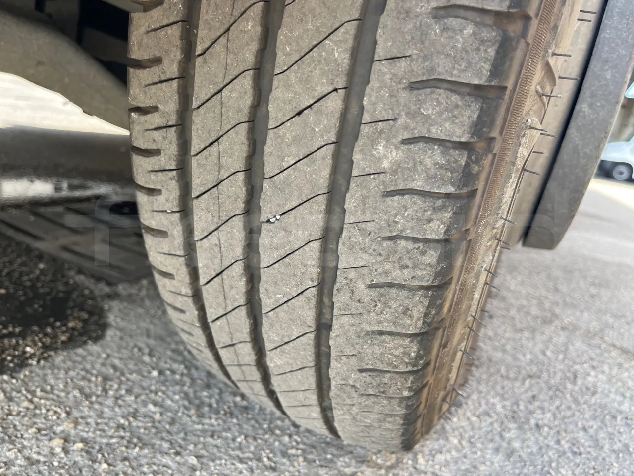 Mercedes-Benz Sprinter 518CDI/ Euro 6 - 120 Kw - 7,767Mt - tread condition front tires right