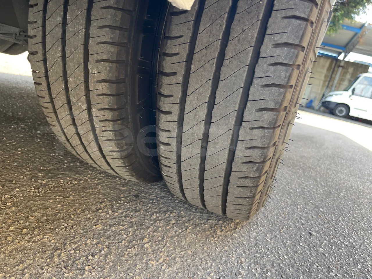 Mercedes-Benz Sprinter 518CDI/ Euro 6 - 120 Kw - 7,767Mt - tread condition second axle tires left