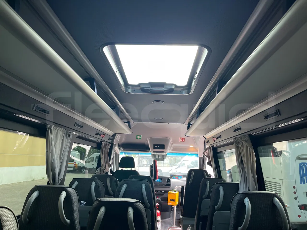 Mercedes-Benz Sprinter 518CDI/ Euro 6 - 120 Kw - 7,767Mt - overhead compartments photo