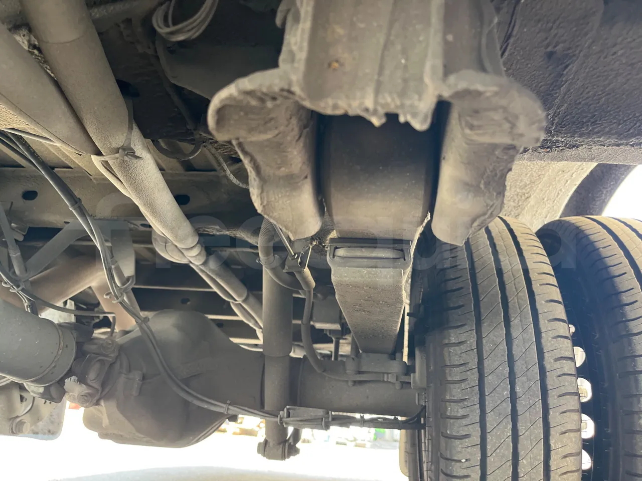 Mercedes-Benz Sprinter 518CDI/ Euro 6 - 120 Kw - 7,767Mt - axel 3 leaf spring left