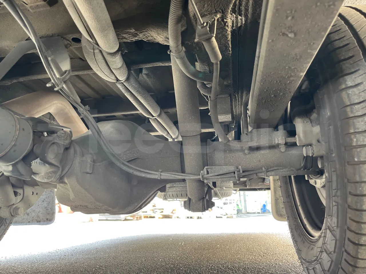 Mercedes-Benz Sprinter 518CDI/ Euro 6 - 120 Kw - 7,767Mt - axle 2 shock absorbers 1 right