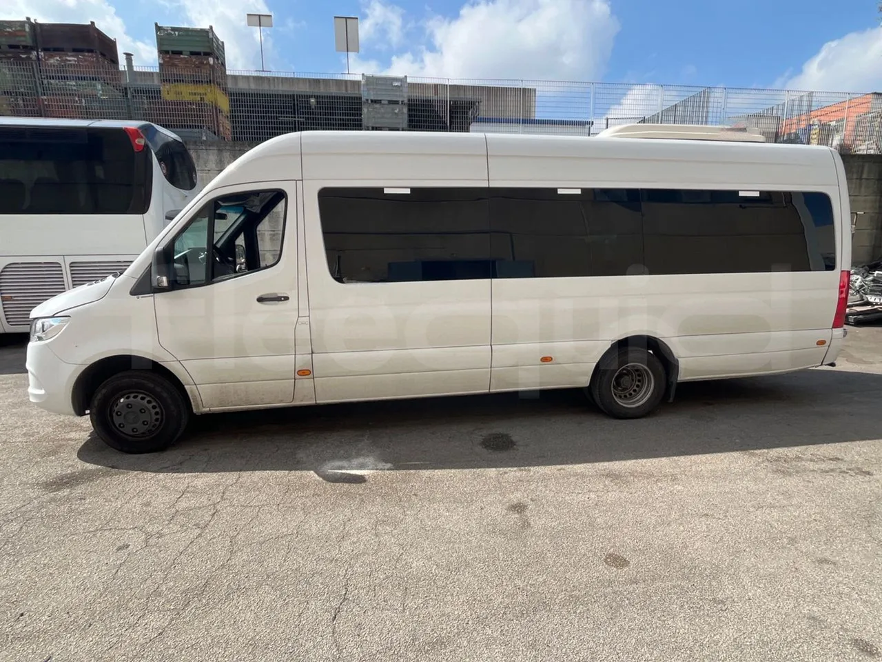 Mercedes-Benz Sprinter 518CDI/ Euro 6 - 120 Kw - 7,767Mt - left side photo