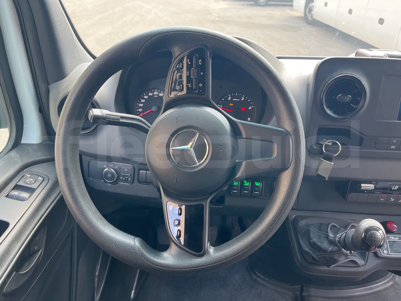 Mercedes-Benz Sprinter 518CDI/ Euro 6 - 120 Kw - 7,767Mt - steering wheel photo