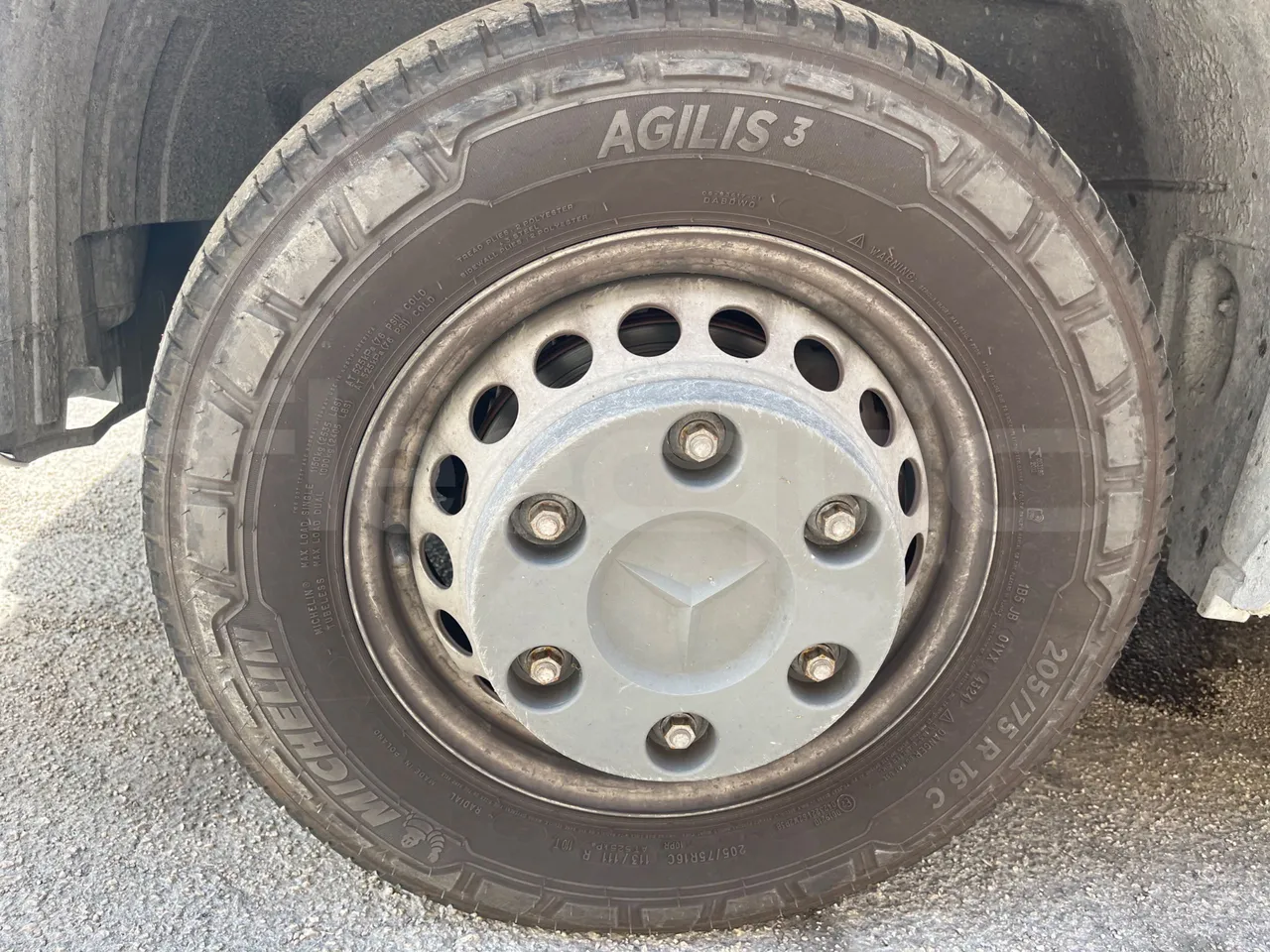 Mercedes-Benz Sprinter 518CDI/ Euro 6 - 120 Kw - 7,767Mt - front left tire measurements