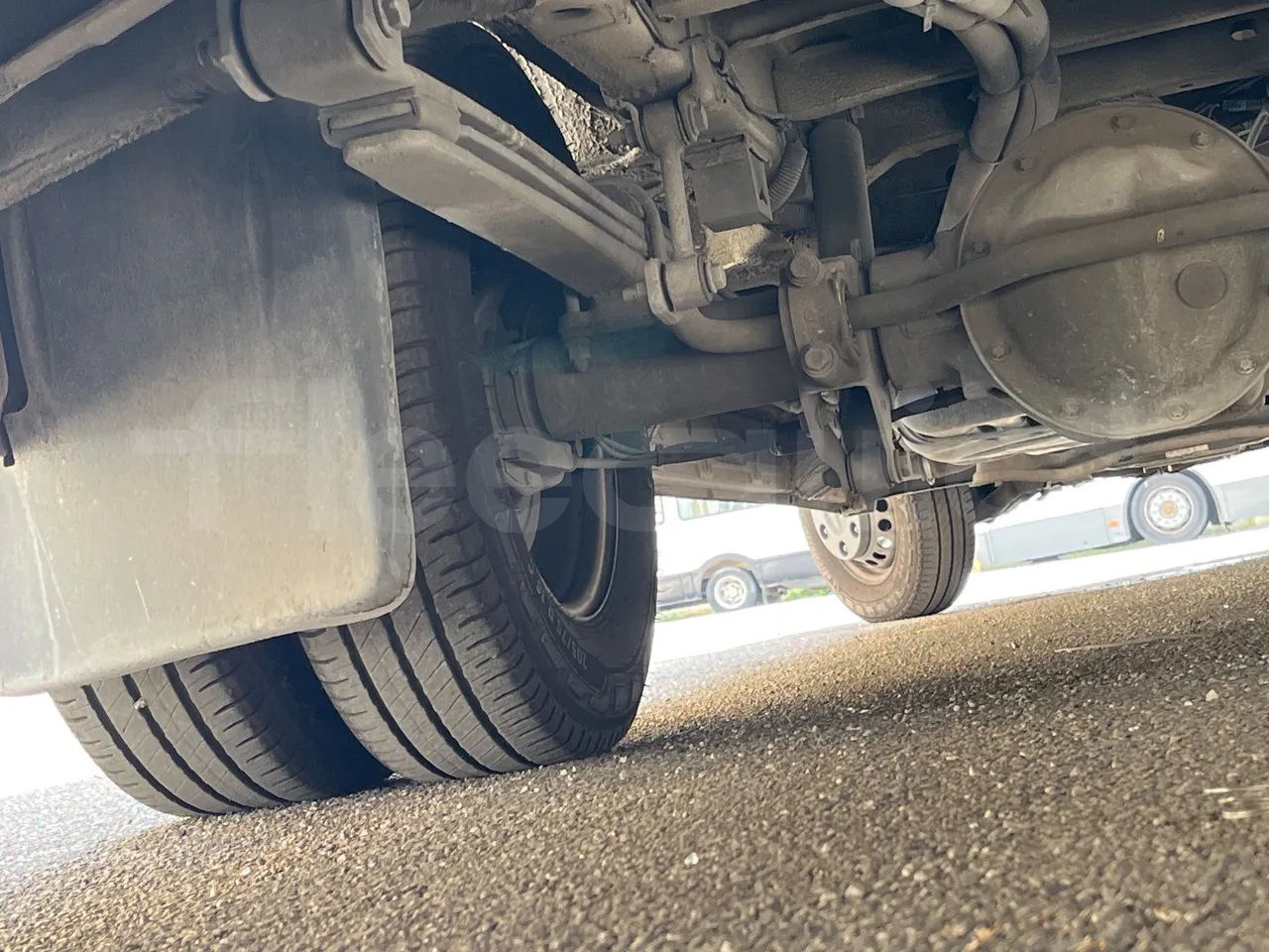 Mercedes-Benz Sprinter 518CDI/ Euro 6 - 120 Kw - 7,767Mt - axle 3 right side