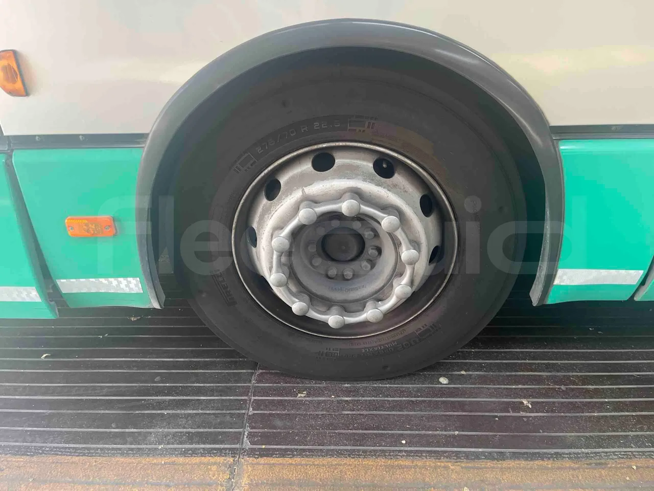 Iveco Citelis - tread condition front tires left