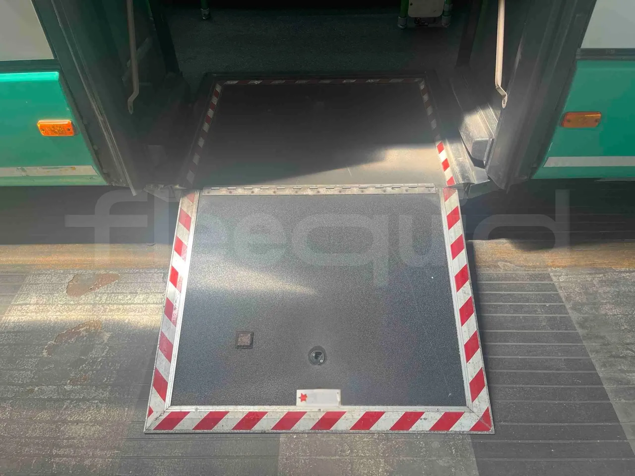 Iveco Citelis - platform open photo