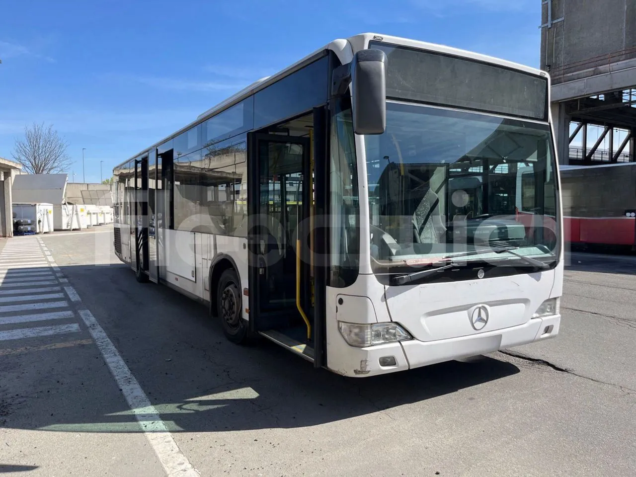 Mercedes-Benz Citaro O 530 - Euro3 - 205kW - 12mt - 3/4 right front doors open