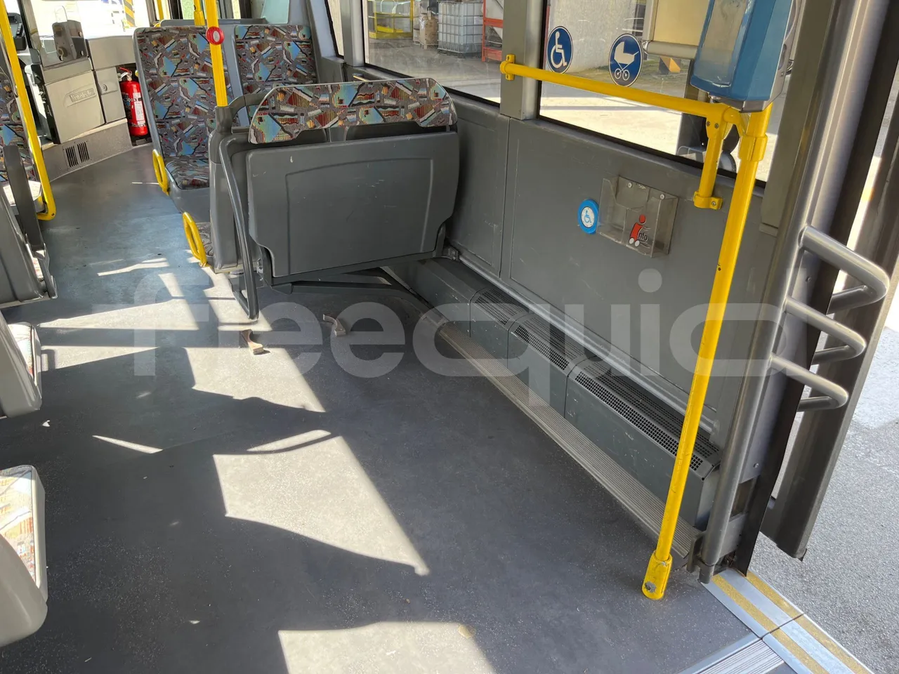 Mercedes-Benz Citaro O 530 - Euro3 - 205kW - 12mt - disabled area photo
