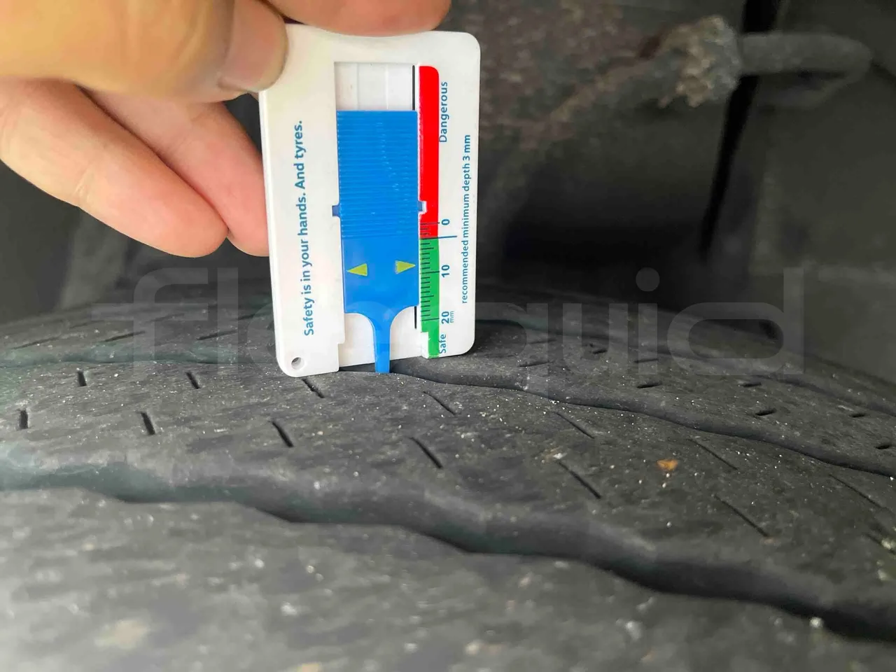 Mercedes-Benz Citaro - tread condition front tires left