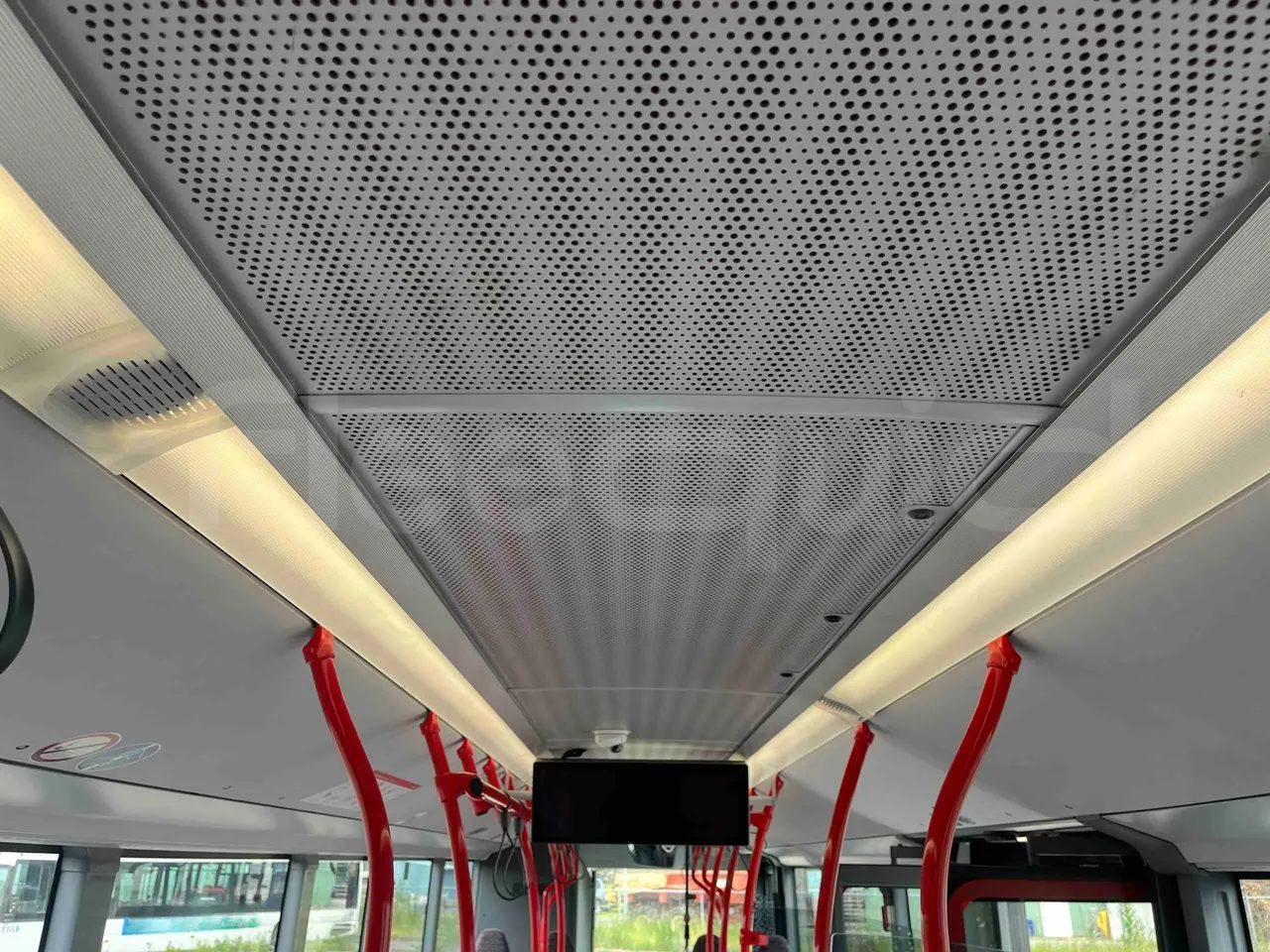 Mercedes-Benz Citaro - overhead compartments photo