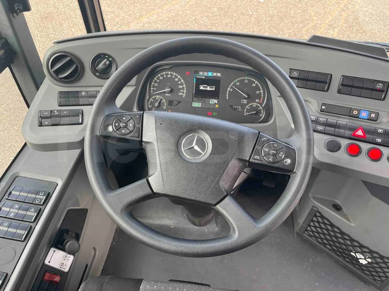 Mercedes-Benz Citaro - steering wheel photo