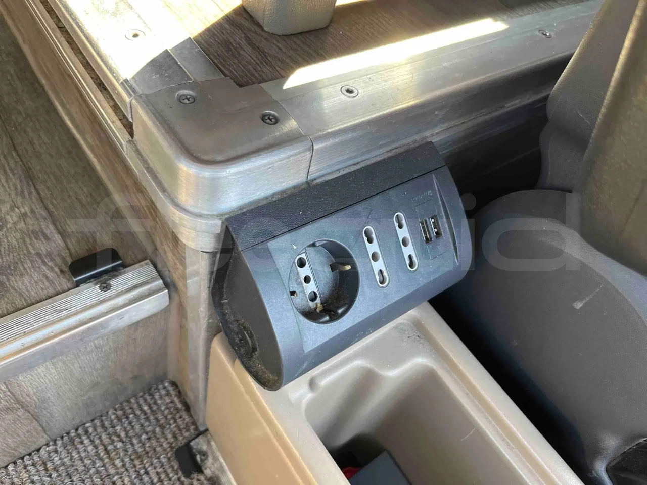 Iveco Magelys - Power Outlets