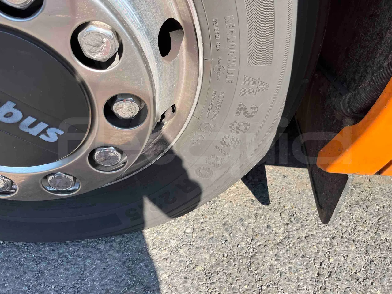 Iveco Magelys - First Axle Left Side: Tyre Size
