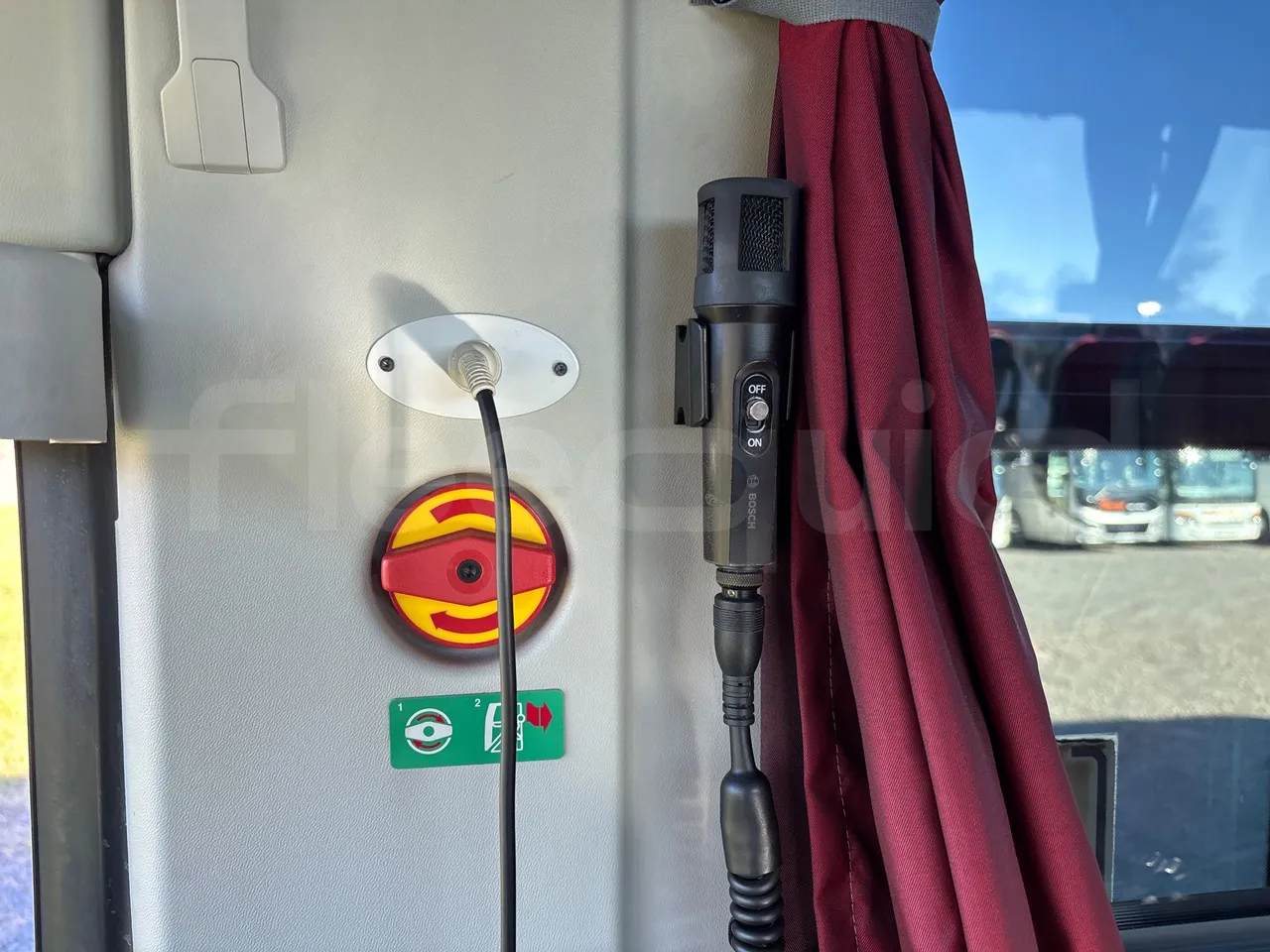 Setra S517 HD 41003 - EURO6 - 350kw - 14.165m - hostes microphone accessories photo