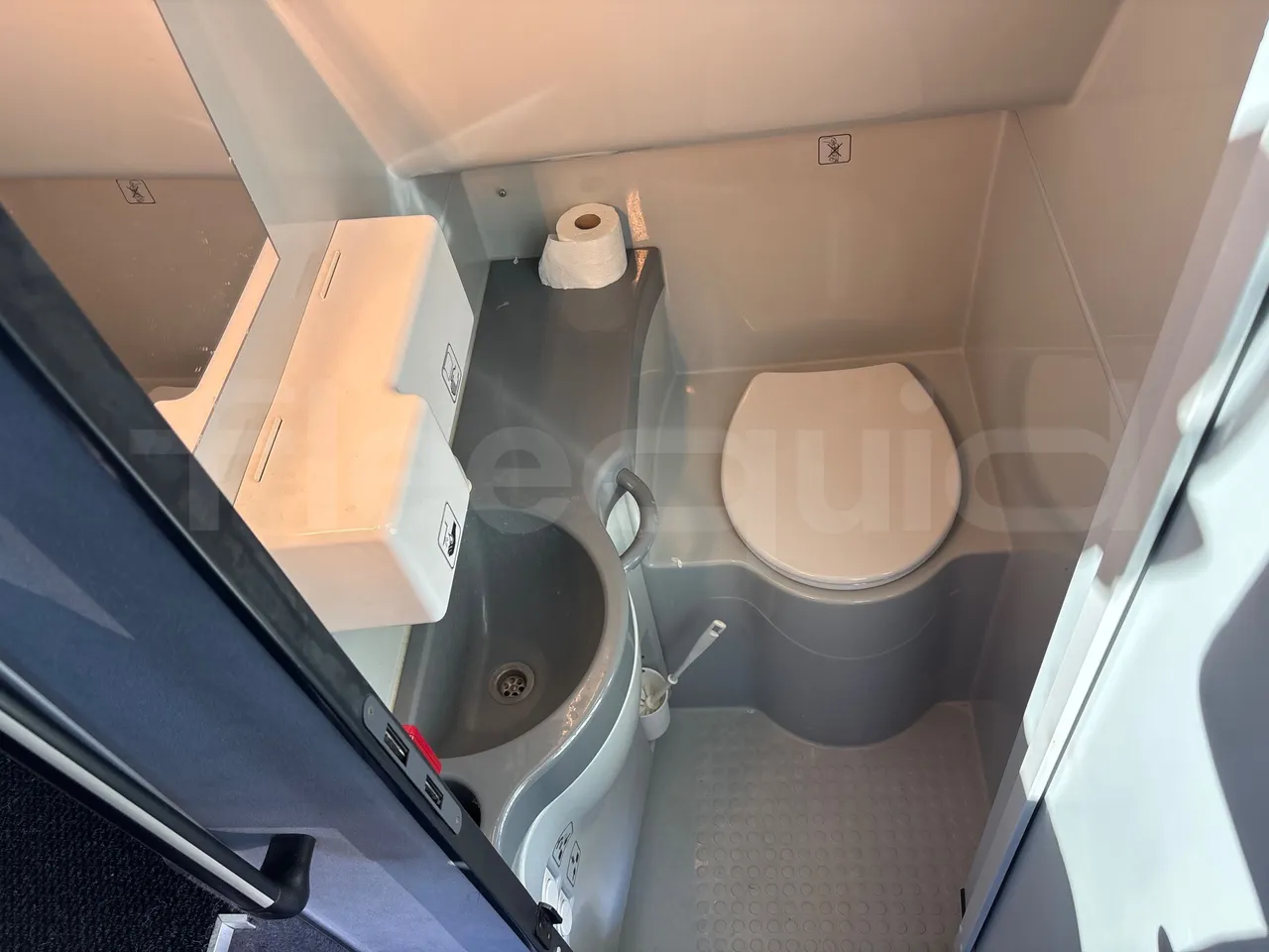 Setra S517 HD 41003 - EURO6 - 350kw - 14.165m - toilette accessories photo